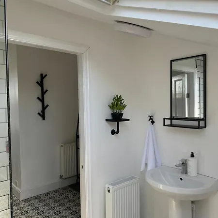 The Eaves - Victorian Second Floor, Open Plan Apartment Southport Exterior photo