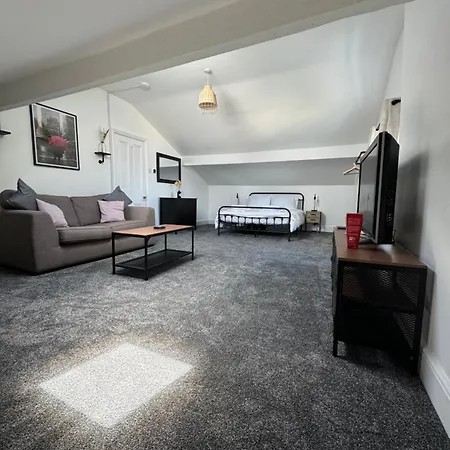 The Eaves - Victorian Second Floor, Open Plan Apartment Southport Exterior photo