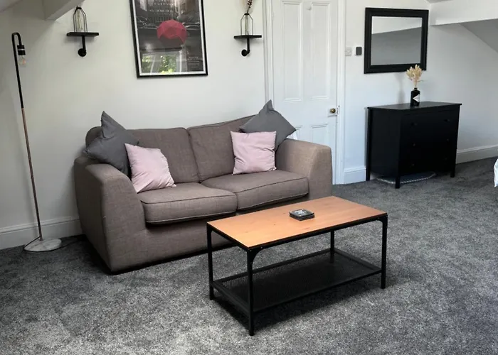 The Eaves - Victorian Second Floor, Open Plan Apartment