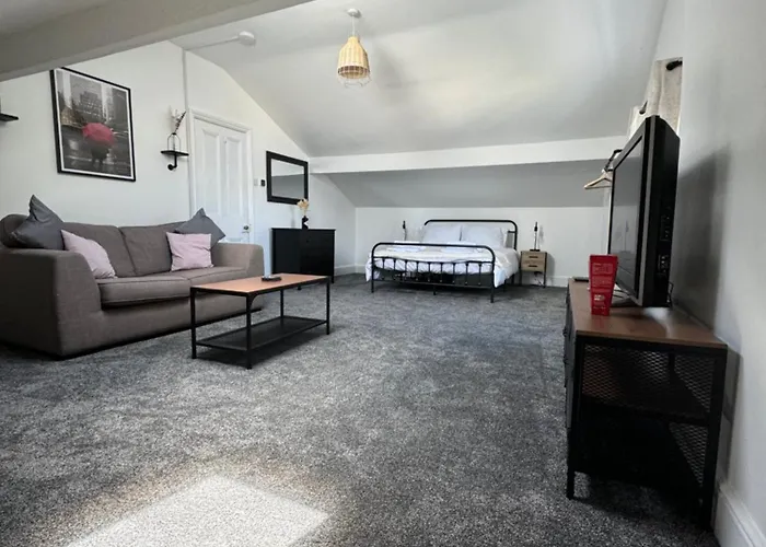 The Eaves - Victorian Second Floor, Open Plan Apartment