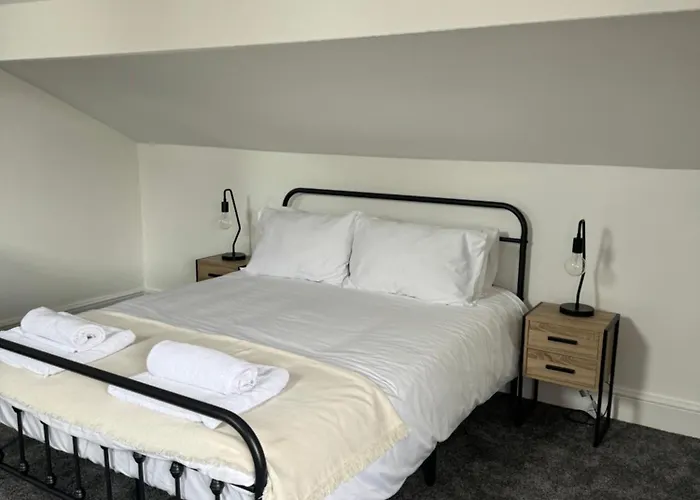 The Eaves - Victorian Second Floor, Open Plan Apartment