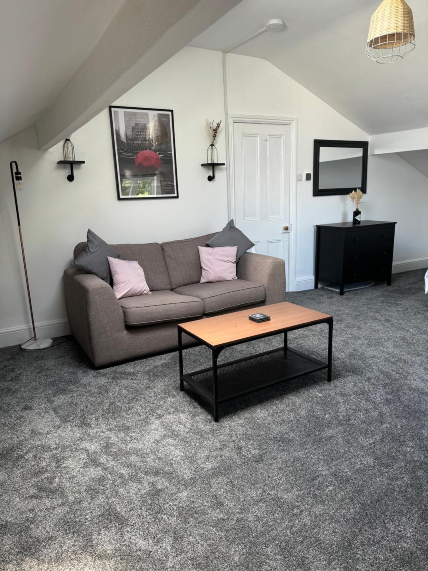 The Eaves - Victorian Second Floor, Open Plan