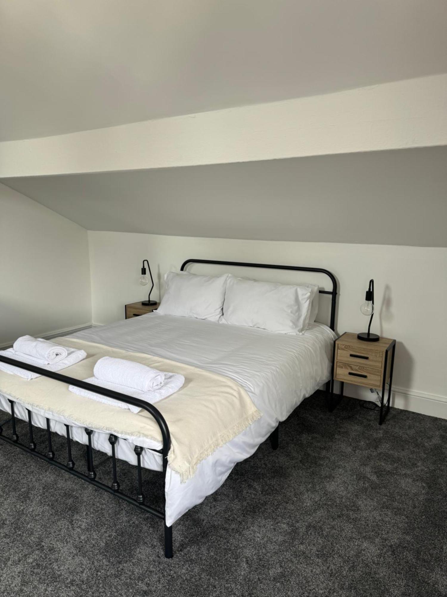 The Eaves - Victorian Second Floor, Open Plan Apartment *